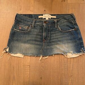 Abercrombie & Fitch Faded Whisker Distress 100% Cotton Denim Mini Skirt Size 4